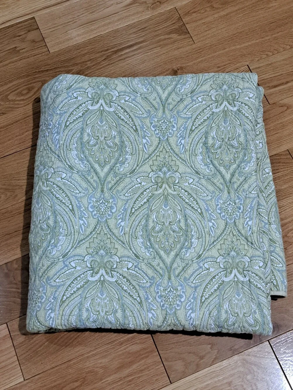 Paisley Reversible Quilt 80